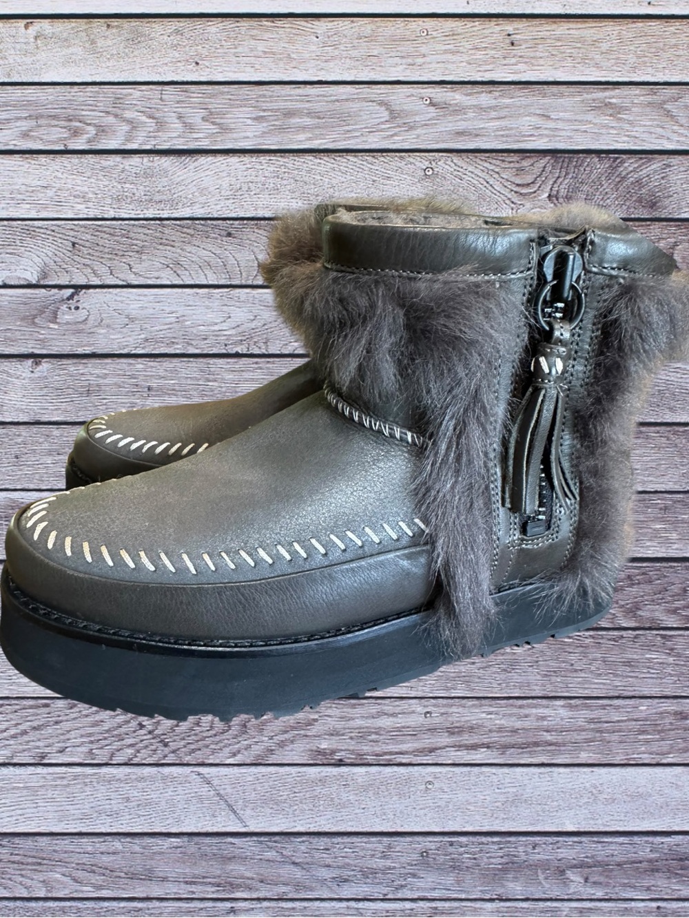 UGG Rare Fluff Punk Grey Leather Sheepskin Shearling Boots Size 9 NIB - Picture 15 of 16